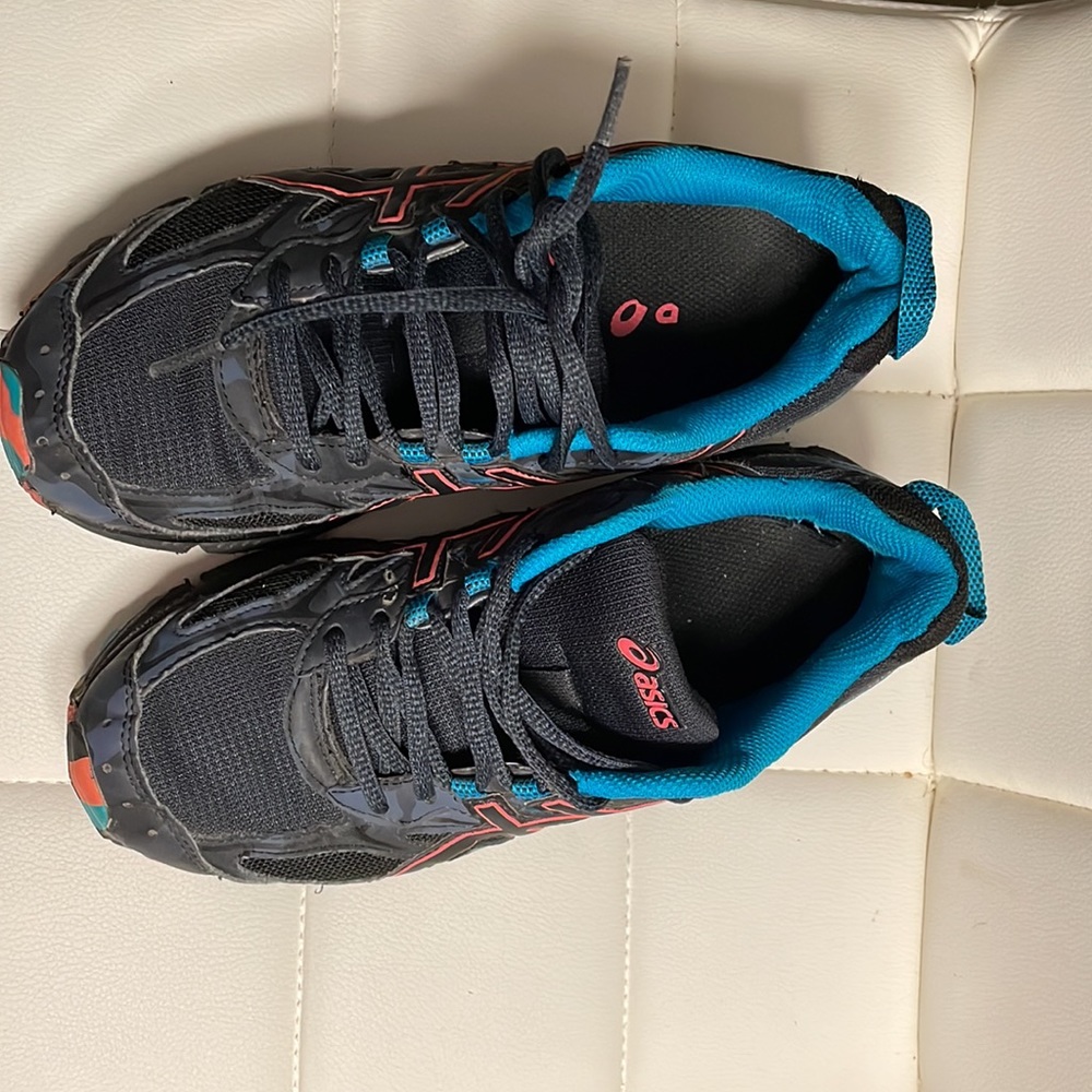 asics trail running shoes, size 7